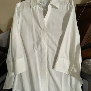 Womens white dress shirt. Excellent condition. Size XXL.